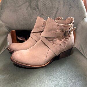 NIB CHARLES by Charles David York Cutout Side Booties Taupe Washed Nubuck size 8